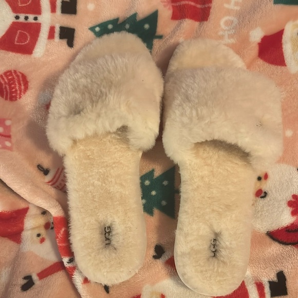 UGG Shoes - Brand New Cream UGG Plush Slippers
Size: 10